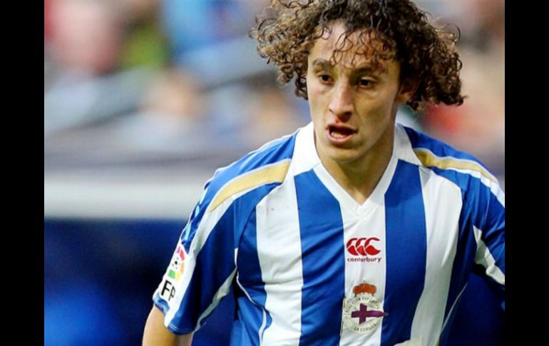 El mexicano será examinado por el traumatólogo del club para determinar las causas de sus malestares. ESPECIAL  /