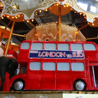 Fusionan Olímpicos de Londres y cultura británica en el carnaval carioca