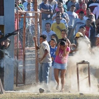 Suspenden a responsables de cárcel incendiada para averiguar tragedia