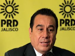 Durante la rueda de prensa del dirigente estatal del PRD, Roberto López, sobre la coalición de izquierdas en las próximas elecciones.  /