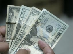 Algunas ciudades fronterizas reportaron la compra del dólar en 12.19 pesos. ARCHIVO  /