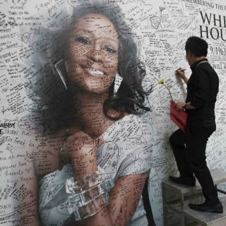 Whitney Houston regresa al top 10 del Billboard después de su muerte