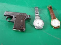 Se aseguró una pistola española calibre .22, dos relojes de lujo valuados en 20 mil pesos.  /