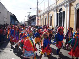 Detalle de un desfile de comparsas con todas las manifestaciones del folclore nicaragüense. EFE  /