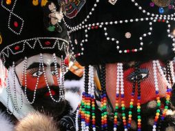 Los danzantes disfrazados emularan ser títeres en el carnaval de Tepoztlán. ESPECIAL  /