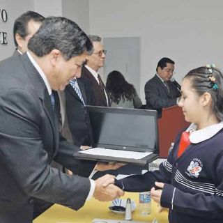 Reconocen desempeño de los 20 mejores alumnos del Estado