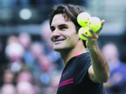 Roger Federer, dejó en el camino al francés Nicolas Mahut en dos sets, en el inicio del Torneo de Rotterdam. EFE  /