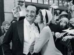 El filme en blanco y negro rinde tributo a míticos directores, entre ellos a Hitchcok, Murnau y Ford. ESPECIAL  /