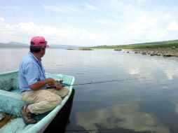 Autoridades municipales realizan labores de monitoreo en las presas para evitar inundaciones. ARCHIVO  /
