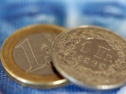 Grecia ''no puede abandonar el euro y no puede suspender pagos porque eso tendría fuertes consecuencias'', indicó Buck. ARCHIVO  /