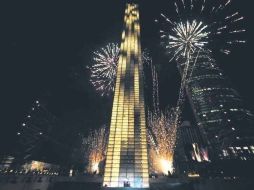 Con un año de atraso, la Estela de Luz fue inaugurada por el Presidente Felipe Calderón el 7 de enero pasado.  /