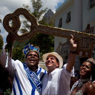 Río de Janeiro queda desde hoy bajo la regencia del Rey Momo