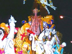 En la carroza, Pamela Farriols, Reyna del Carnaval en 2011. ARCHIVO  /