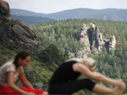 La autora se certificó como maestra de yoga con uno de los más prestigiosos maestros a nivel global. ARCHIVO  /