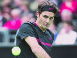 A Roger Federer le costó trabajo vencer a Jarkko Nieminen. El resultado fue de 7-5 y 7-6. EFE  /