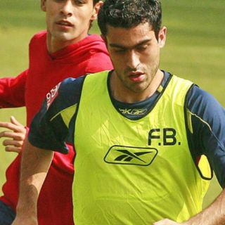 Convocan a Nery Castillo para derbi de Salónica