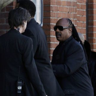 Stevie Wonder compone canción para funeral de Whitney Houston