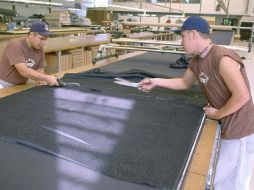 En los laboratorios de ese plantel se trabaja en la impermeabilización de telas algodón con látex. ARCHIVO  /