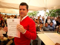 El diputado Antonio Barba recibió la constancia como candidato a legislador federal por Jalisco.  /