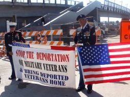 Un grupo de veteranos indocumentados  protestó este sábado en la entrada peatonal de la garita de San Ysidro, California. NTX  /