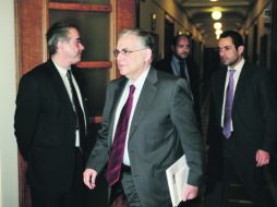 El jefe del Gobierno griego, Lucas Papademos, se comprometió a aplicar en las próximas tres semanas las medidas acordadas. EFE  /