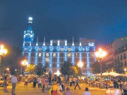 Rodeada de bellos edificios y mucha vida, está la Plaza Santa Ana en Madrid. ESPECIAL  /