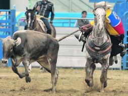 Colombia acaparó la atención con su singular manera de ejecutar el coleo a dos manos.  /
