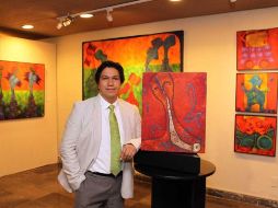 Lino Chávez junto a uno de sus músicos que componen los 'Diálogos de fantasía'.  /