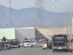Después de forzar los accesos de ambos ambulatorios, los internos iniciaron un incendio al interior del reclusorio. EL UNIVERSAL  /