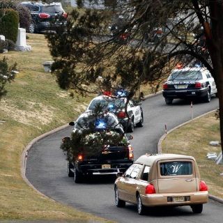 Restos de Whitney Houston llegan a cementerio de Westfield