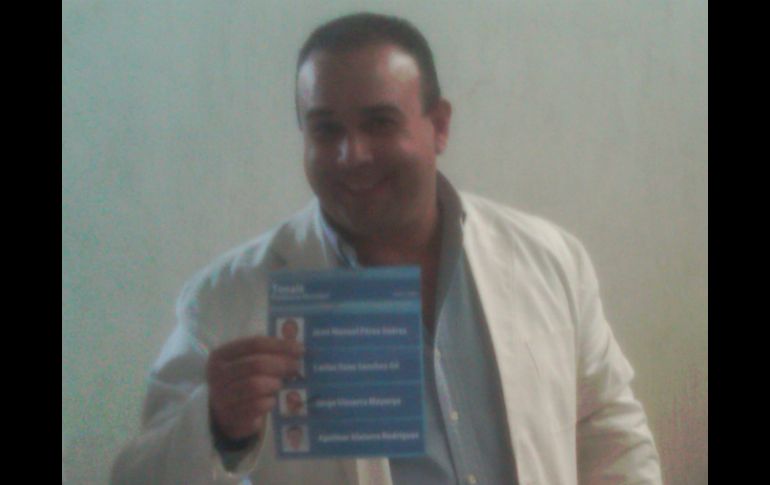 El panista sufragó esta tarde en el Centro de Votación de Tonalá por alcalde, senadores y diputados federales y locales.  /