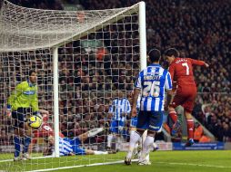 Luis Suárez anotó el quinto gol de los Reds en el partido. AFP  /
