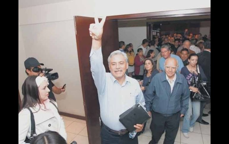 Alberto Cárdenas se presentó anoche en las oficinas del PAN Guadalajara como ganador de la candidatura a la Presidencia Municipal.  /