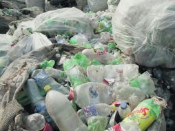 Científicos trabajan por disminuir los productos que provoquen mayor contaminación en el mundo.  /