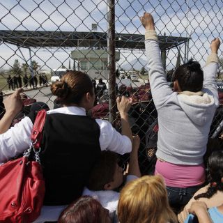 Buscan a 30 reos fugados de penal de Apodaca durante trifulca