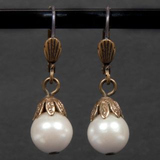 Subastan vestido y pendientes de Whitney Houston