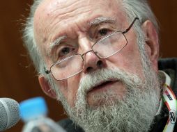 Aclaró que aunque es escritor, disfruta más leer que escribir.  /