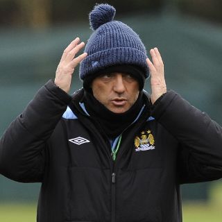 Mancini mantiene en suspenso asunto con Tévez