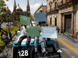 La protesta provocó el cierre por cerca de una hora de Hidalgo, en el tramo de los cruces de las calles de Liceo a Belén.  /