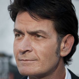 Charlie Sheen se disculpa con Ashton Kutcher