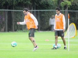 El venezolano Giancarlo Maldonado (izq.) finalizó la práctica con trabajos para mejorar su puntería frente al marco.  /