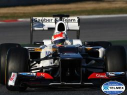 El mexicano (Sauber) completó 51 vueltas en un tiempo de 1:22.608, mientras que el vigente campeón mundial hizo 1:22.648. ESPECIAL  /