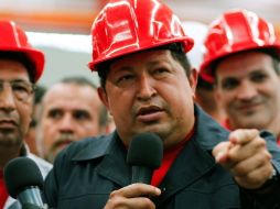 Chávez apareció en cadena nacional para desmentir rumores sobre su salud. AFP  /
