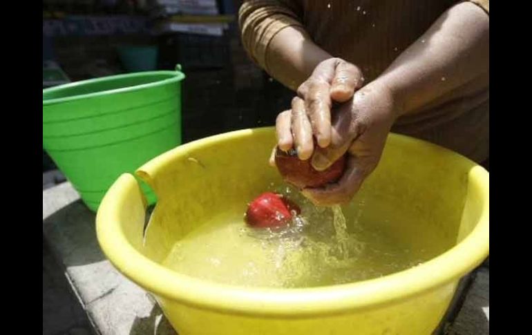 Los tandeos que implementó el SIAPA en 2011 afectaron a un millón 600 mil personas. ARCHIVO  /