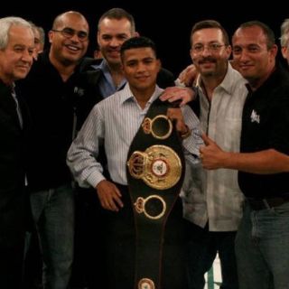 ''Chocolatito'' González expone título ante ''Rayito'' García