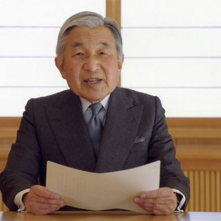 Inicia emperador japonés rehabilitación tras colocación de bypass