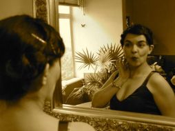 La actriz Pilar Cerecedo interpreta la a historia está inspirada en el diario de Herculine Barbin. ESPECIAL  /