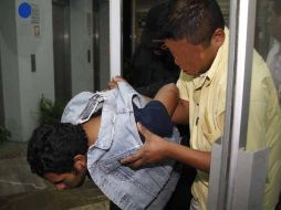 El detenido llevaba consigo una pistola de juguete, un cuchillo de cocina y droga.  /