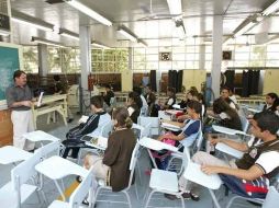 El Instituto Nacional para la Evaluación de la Educación alerta por el aumento de menores que trabajan y dejan los estudios. ARCHIVO  /