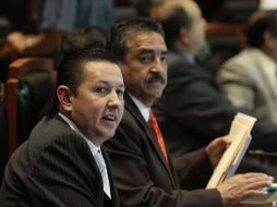Salvador Barajas (izq.) dice que ex legisladores de la Comisión de Administración de la anterior Legislatura no justificaron el gasto.  /